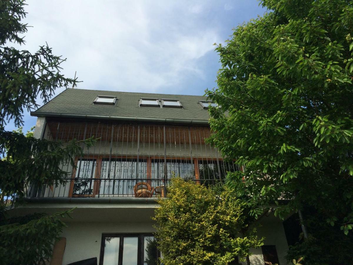 Holiday House Cervena Veza Pöstyén Kültér fotó